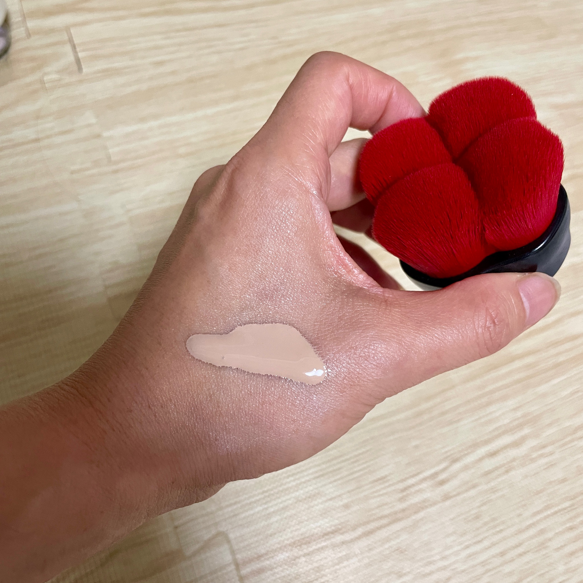 SHISEIDO / エッセンス スキングロウ ファンデーション 310 Silk