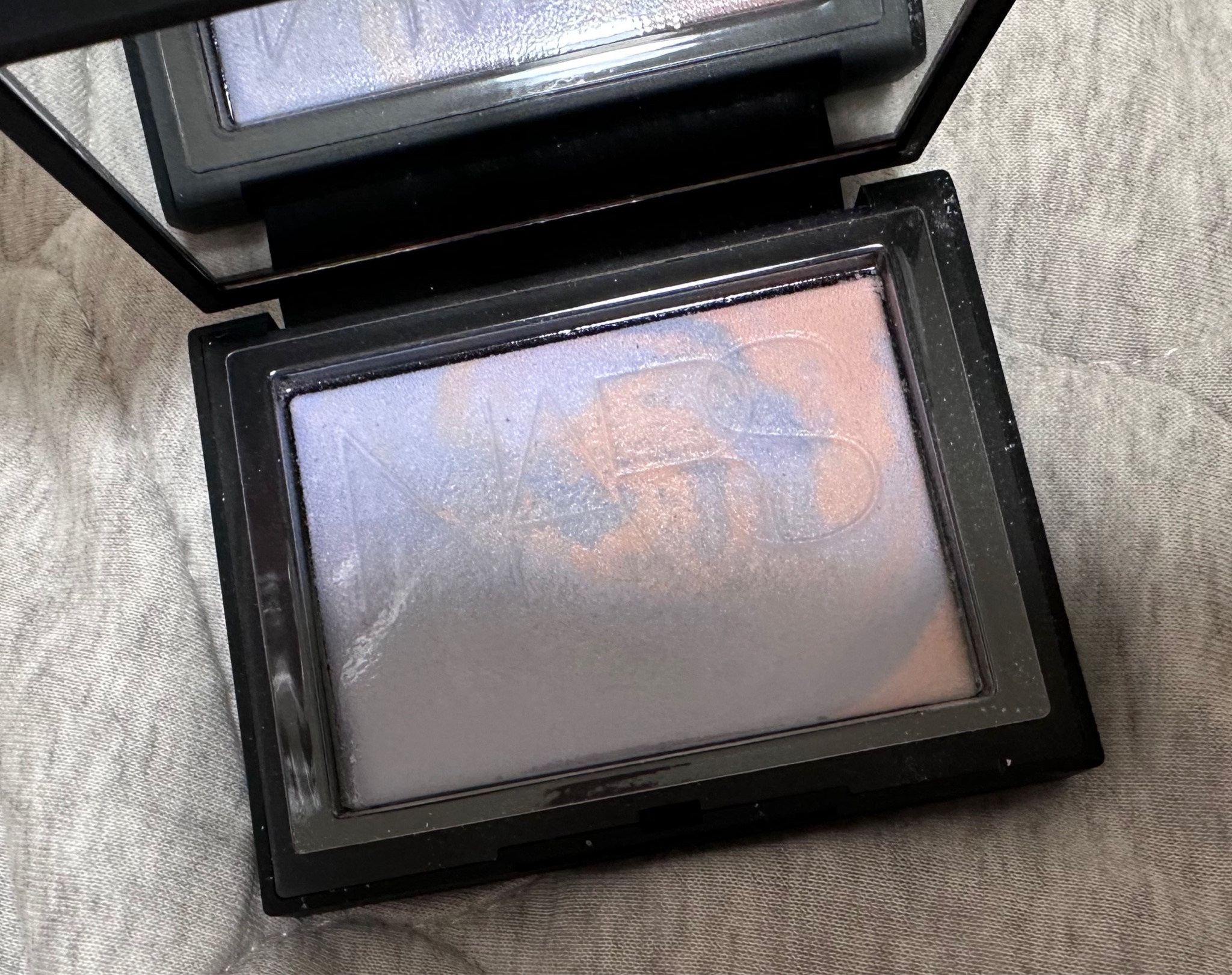NARS / ライトリフレクティング プリズマティックパウダーの公式 NARS / ライトリフレクティング プリズマティックパウダーの公式