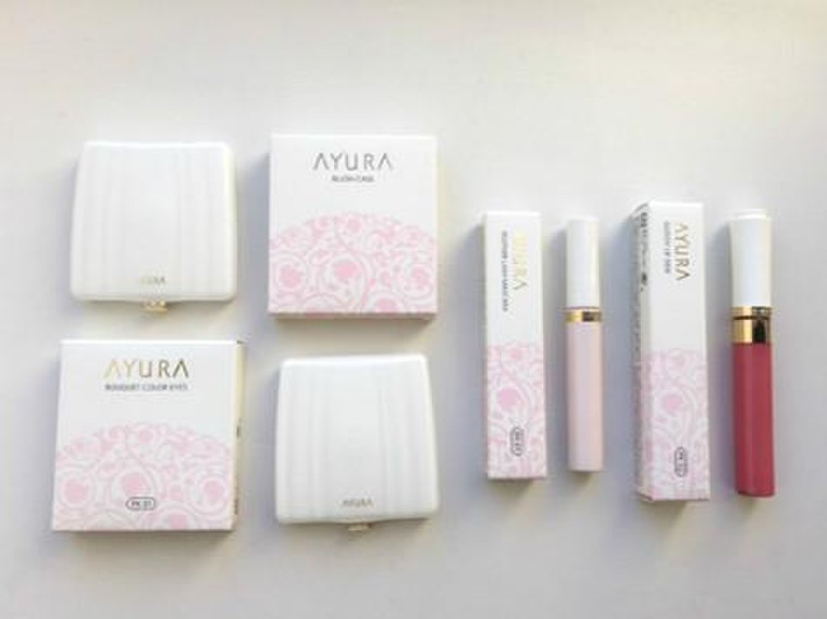 花が咲いたような春らしいメイクアイテムがアユーラから登場 ｃｏｓｍｅエディターさんのブログ Cosme アットコスメ