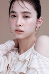 添付写真のメイクをするには？
