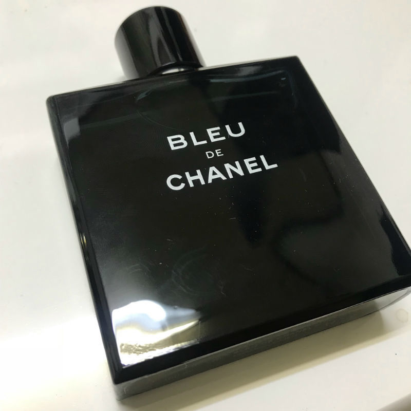 男らしく色っぽい！クセになると噂のシャネルのメンズ