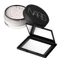 ひとはけで見違える！新ミネラルパウダー／NARS