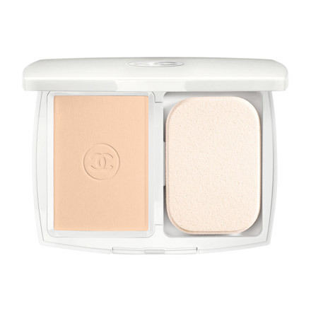 CHANEL ルブランコンパクトルミエール 20ベージュSPF25 PA＋＋＋ 毎日 